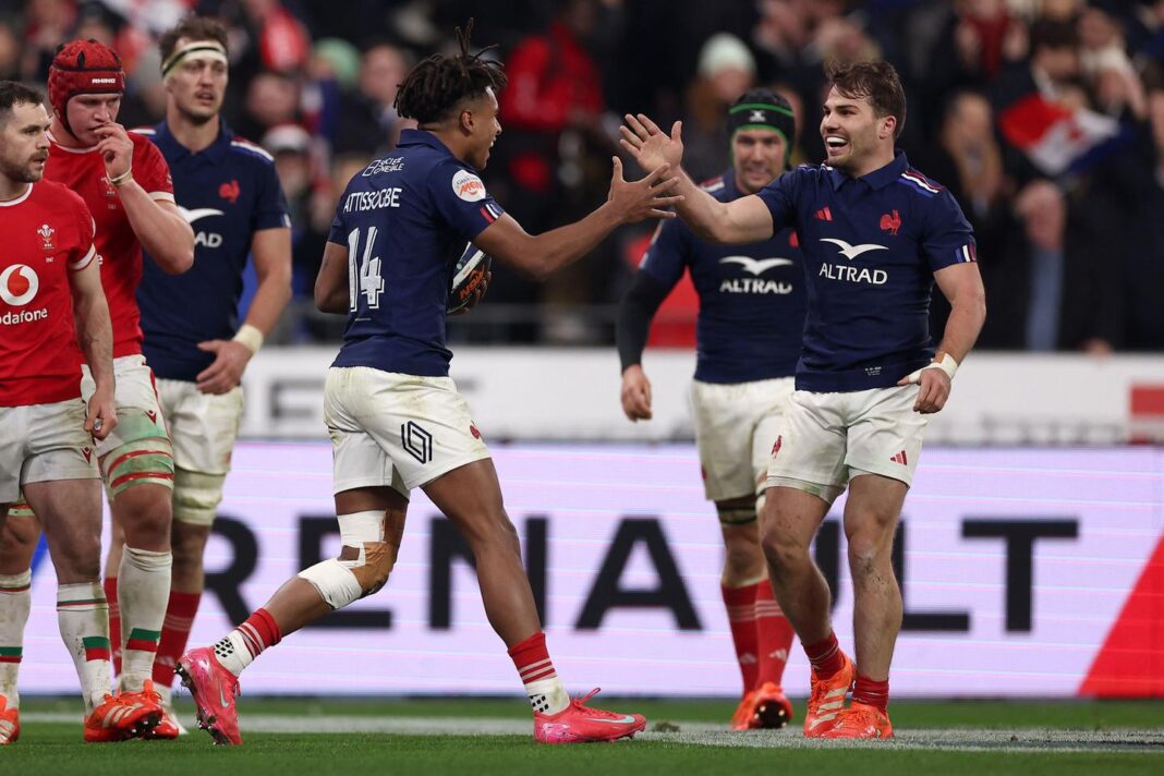 le résumé de la très large victoire du XV de France face au Pays de Galles