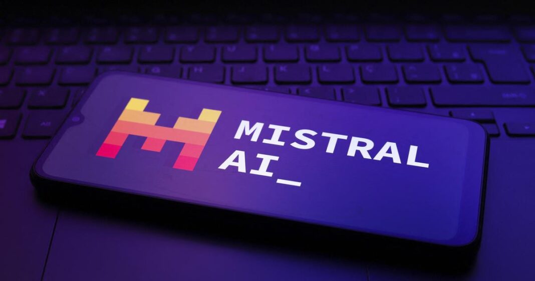 Mistral AI lance son assistant Le Chat sur iPhone et Android pour «rendre l’IA populaire»