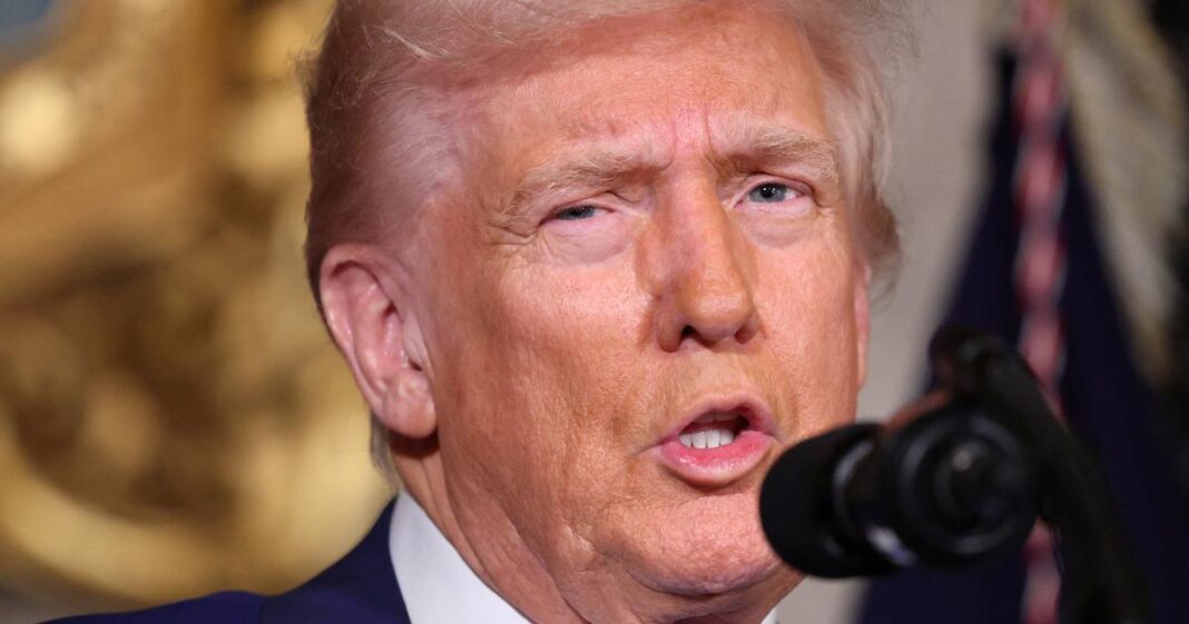 Donald Trump annonce prévoir des droits de douane «d'environ» 25% sur l'automobile