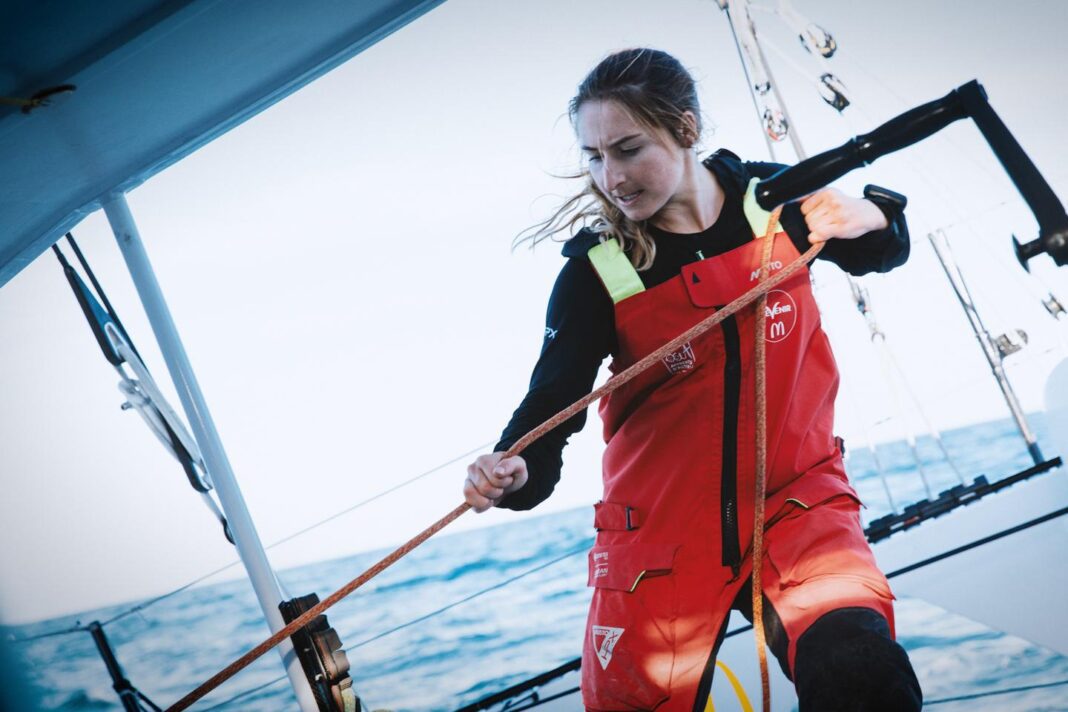 Violette Dorange raconte au « Monde » son premier Vendée Globe, entre éclats de rire et « vagues infernales »