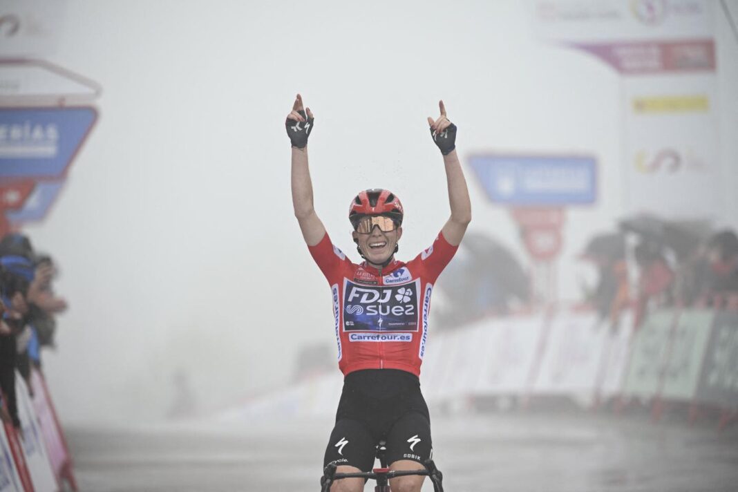 Demi Vollering, vainqueure de la Vuelta, offre à l’équipe française FDJ-Suez son premier sacre sur un grand tour
