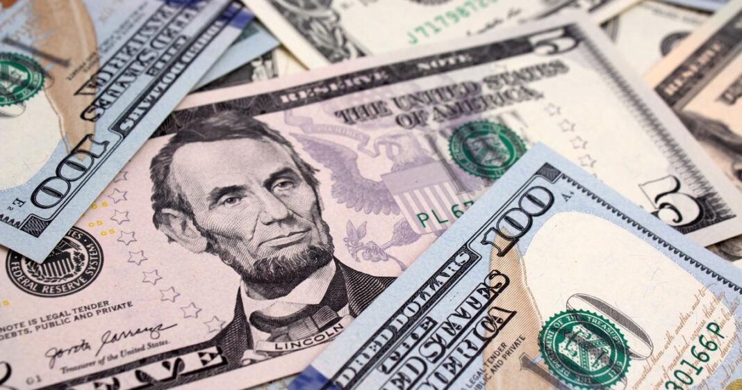 Le dollar reflue, miné par la perte du triple A de la dette des États-Unis