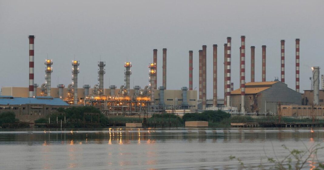 faut-il craindre une flambée des prix à la pompe après les frappes israéliennes en Iran ?