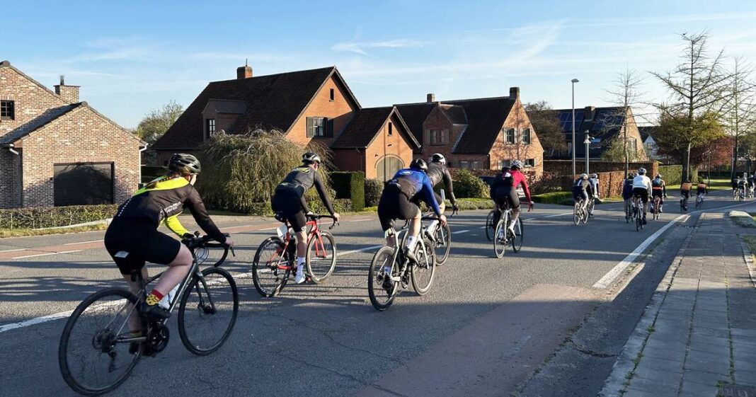Deux cyclistes meurent lors du Tour des Flandres amateurs – Libération