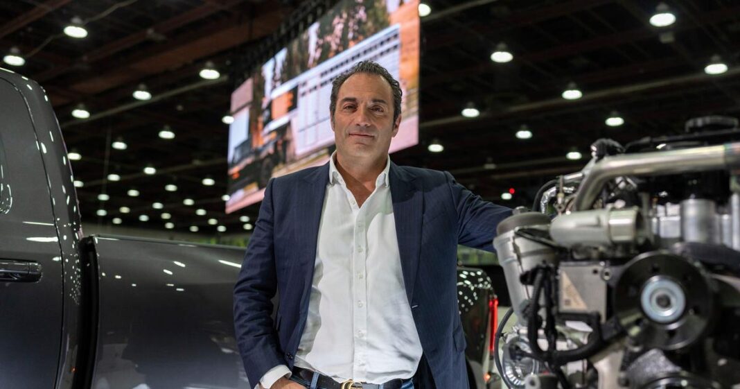 l’Italien Antonio Filosa, l’anti-Tavares, prend les commandes du constructeur automobile