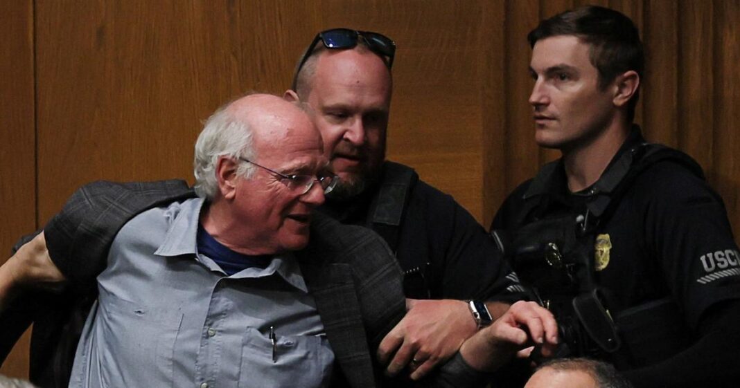 Le cofondateur des glaces Ben & Jerry's accuse les États-Unis de financer des bombes «pour tuer des enfants à Gaza» et se fait expulser du Congrès