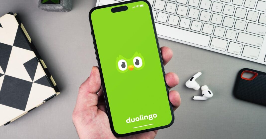 Langues supplémentaires, nouveaux cours... Duolingo vise le milliard d’utilisateurs en pariant sur le tout-IA
