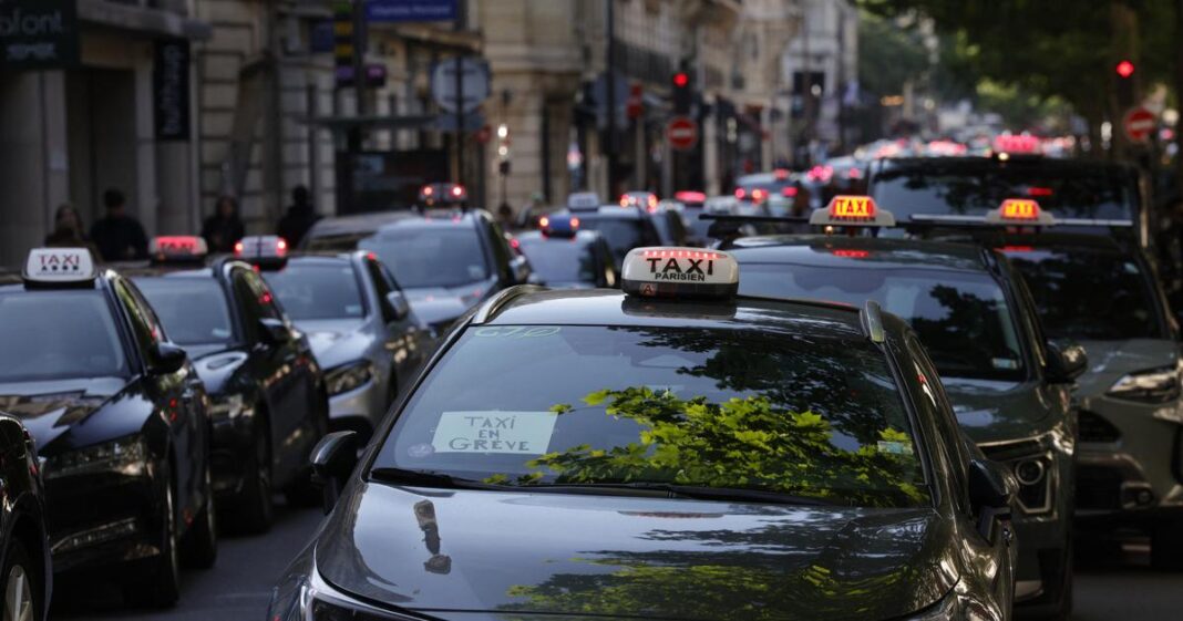 Les taxis ont mené un «mouvement statique» devant les aéroports Orly et Roissy-Charles de Gaulle ce lundi