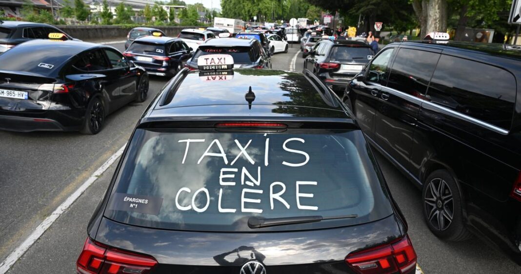 Des milliers de taxis en colère défilent dans toute la France, 64 interpellations à Paris