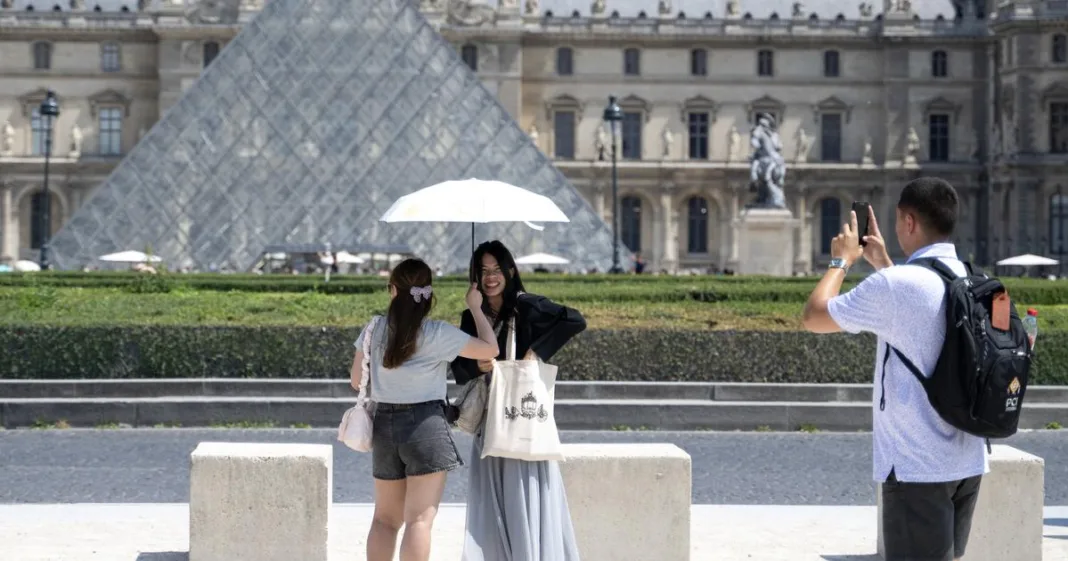 la France va connaître un «été caniculaire», alerte le ministre de la Santé