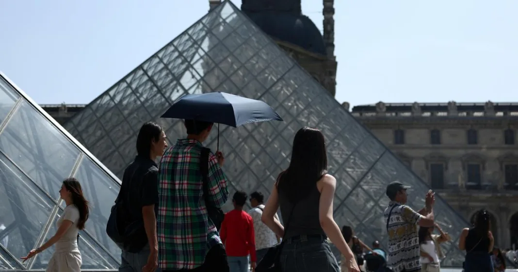 Le Louvre a été inaccessible temporairement lundi en raison d'un mouvement social surprise