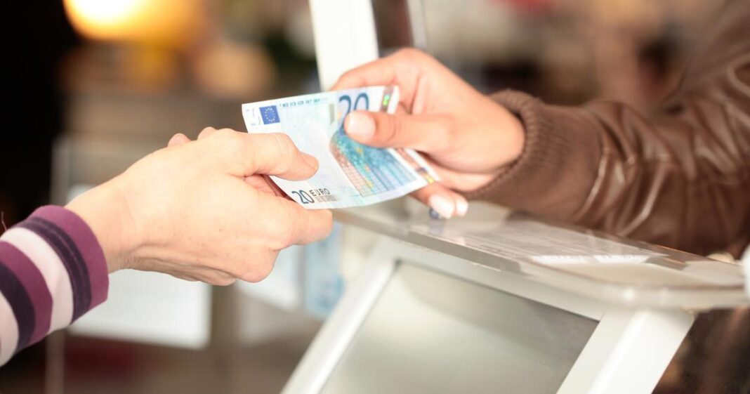 Retirer de l’argent dans les commerces sera bientôt plus facile et ouvert à toutes les cartes bancaires