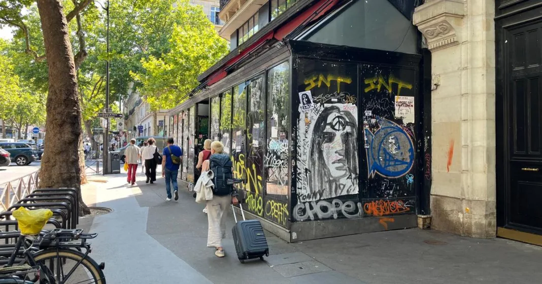 à Paris, le boulevard Saint-Michel touché par une inquiétante épidémie de commerces vacants
