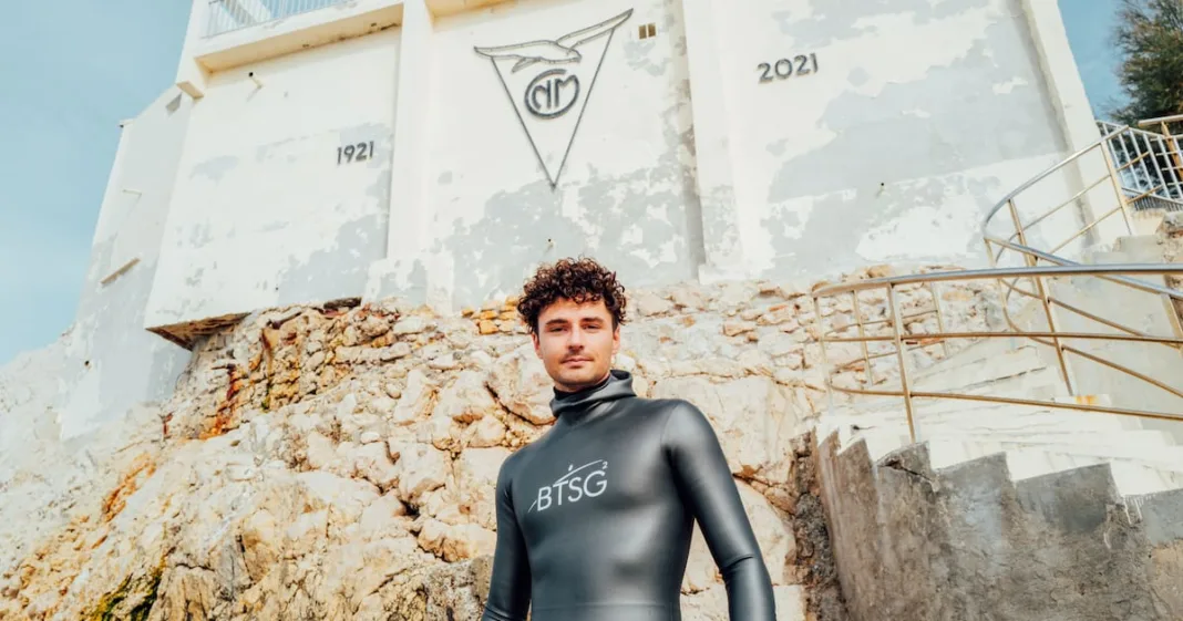 le Français Arnaud Jerald bat le record du monde en bi-palmes à 125 mètres – Libération