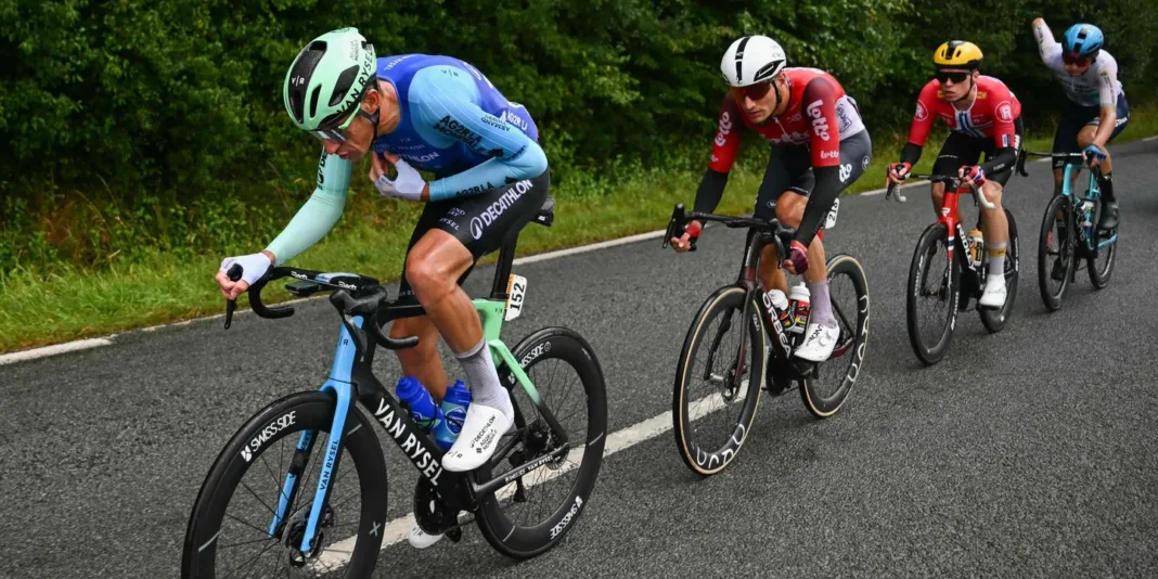 EN DIRECT | Tour de France 2025 : quatre coureurs ont pris l’échappée de l’étape pluvieuse entre Lauwin-Planque et Boulogne-sur-Mer