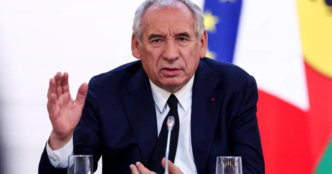 François Bayrou propose de supprimer le lundi de Pâques et le 8 mai comme jours fériés