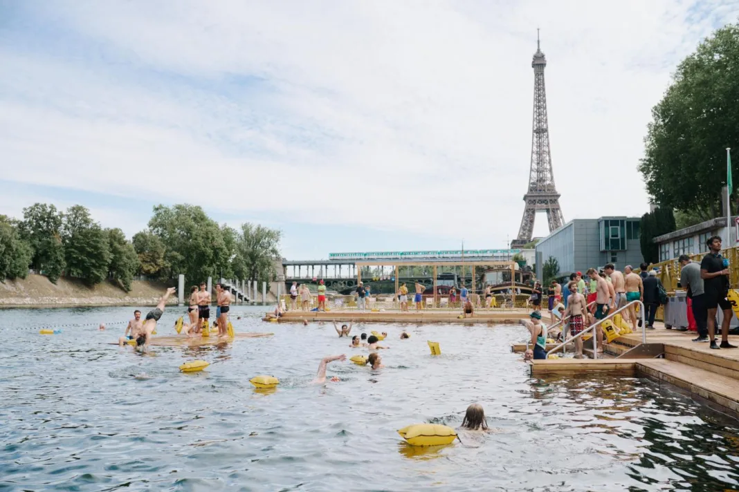 « C’est réel, on se baigne enfin dans la Seine » : les premiers plongeons des Parisiens