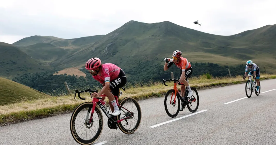 Dans les puys d’Auvergne, le Tour de France se déchaîne – Libération