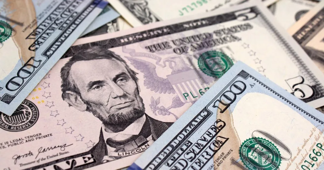 Le dollar hésite après les dernières menaces douanières de Trump