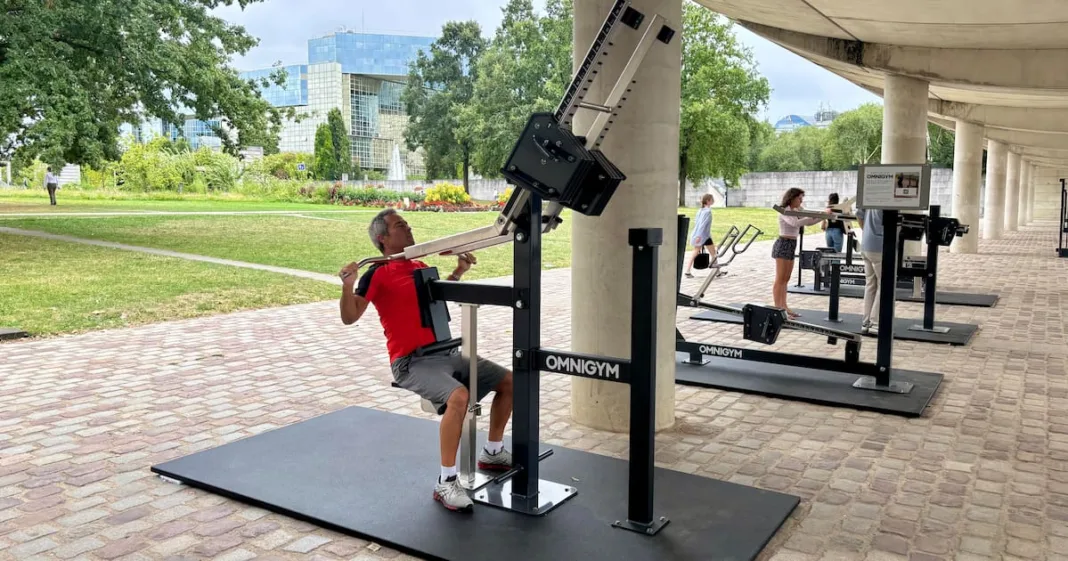 Pour pousser ses habitants au sport, Paris expérimente de nouvelles machines de musculation en plein air – Libération