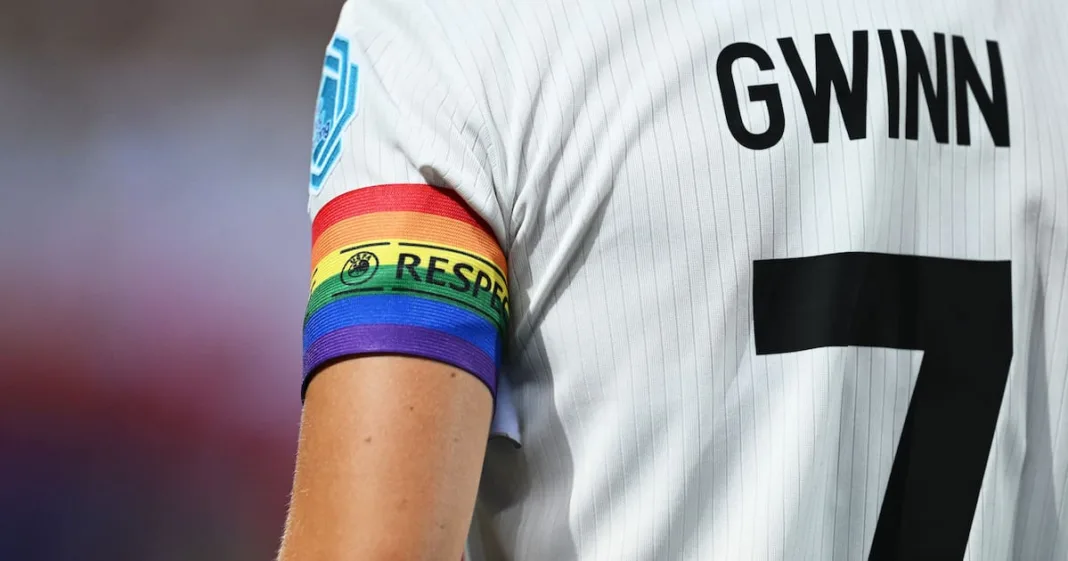 pourquoi les Bleues ne portent pas le brassard arc-en-ciel ? – Libération