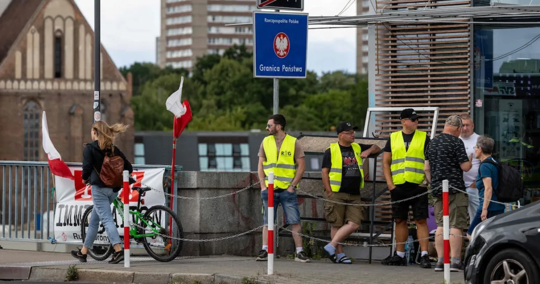 Qui sont les «patrouilles citoyennes» qui traquent les migrants à la frontière entre la Pologne et l’Allemagne ? – Libération