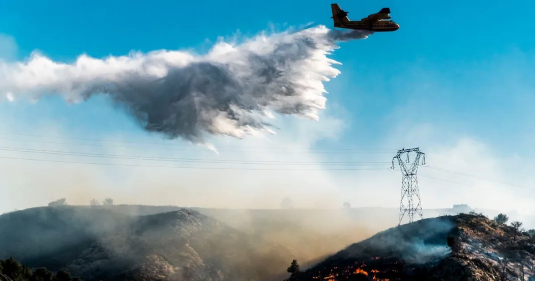 Face aux incendies, où en est le renouvellement des douze Canadair vieillissants promis par Emmanuel Macron ? – Libération